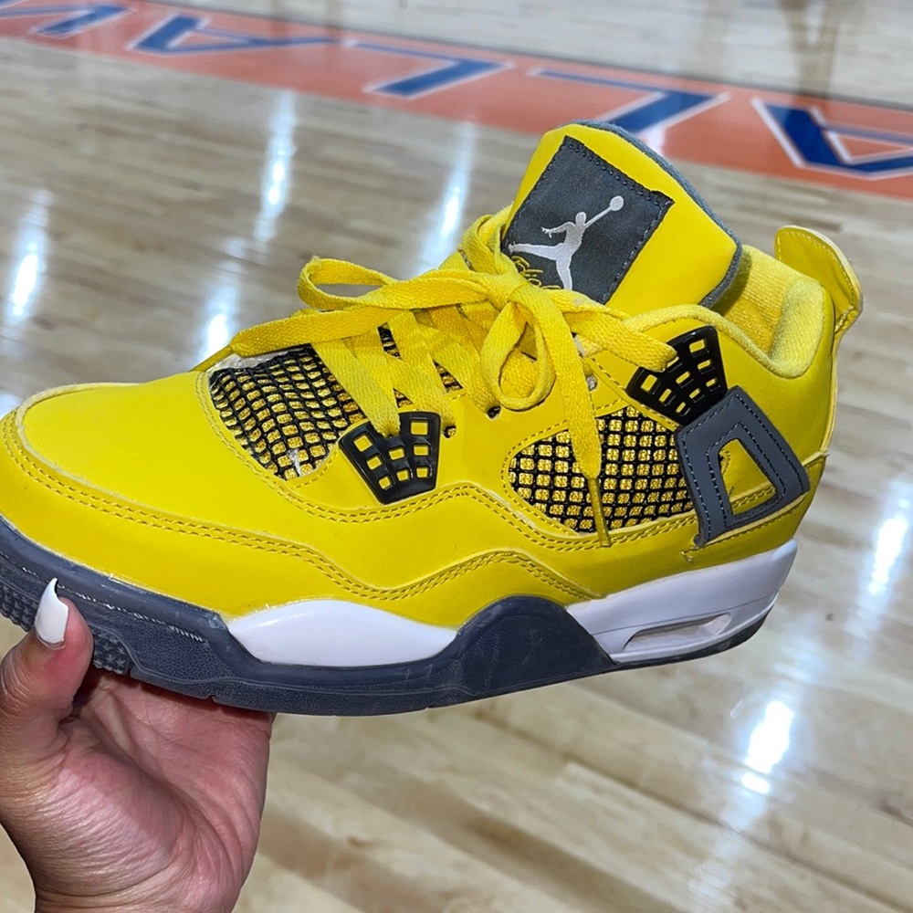 Yellow Jordan 4